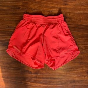 Lululemon hotty hot high-rise 4” short in “carnation red” - size 2
